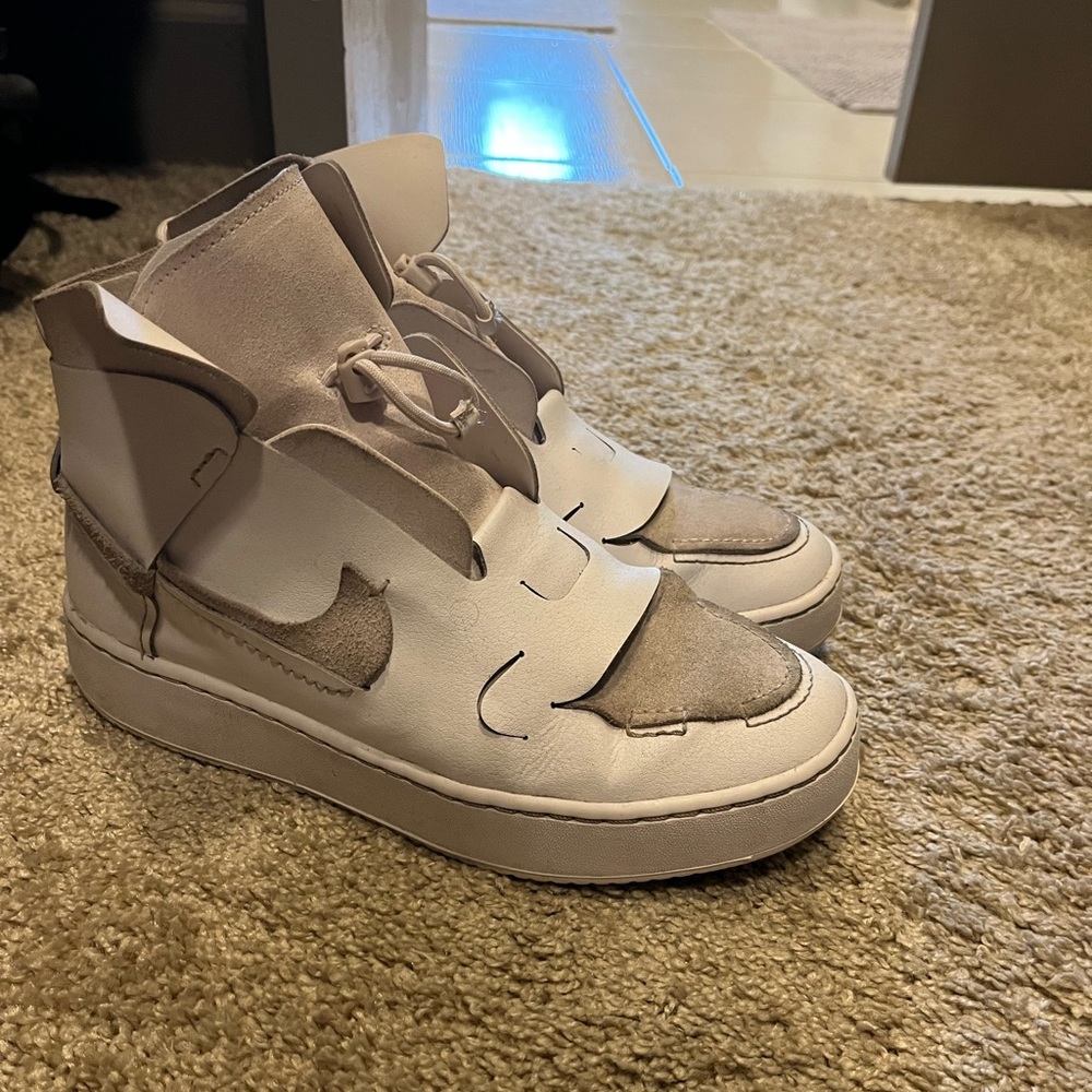 Women’s sneakers